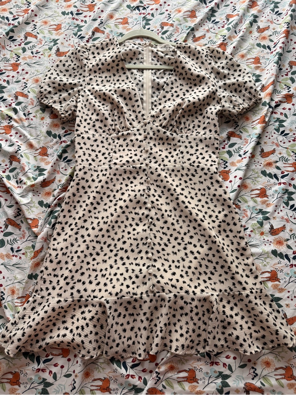 Beige V‑Neck Mini Dress with Black Spot Print and Puff Sleeves